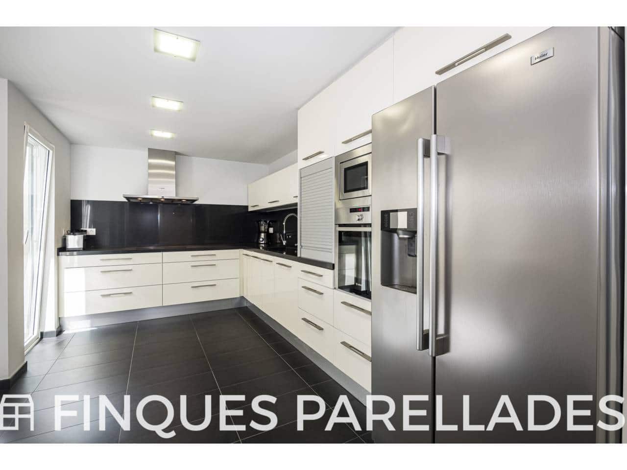 3 bedroom Flat for sale in Sitges with garage - € 995,000 (Ref: 9798412)