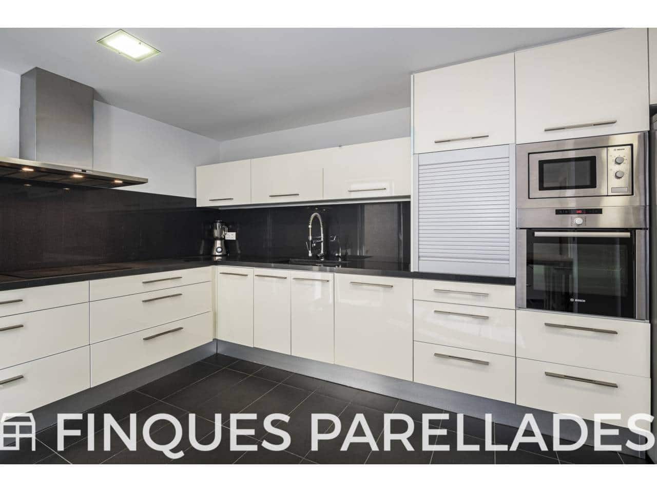 3 bedroom Flat for sale in Sitges with garage - € 995,000 (Ref: 9798412)