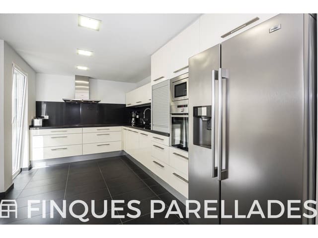 3 bedroom Flat for sale in Sitges with garage - € 995,000 (Ref: 9798412)