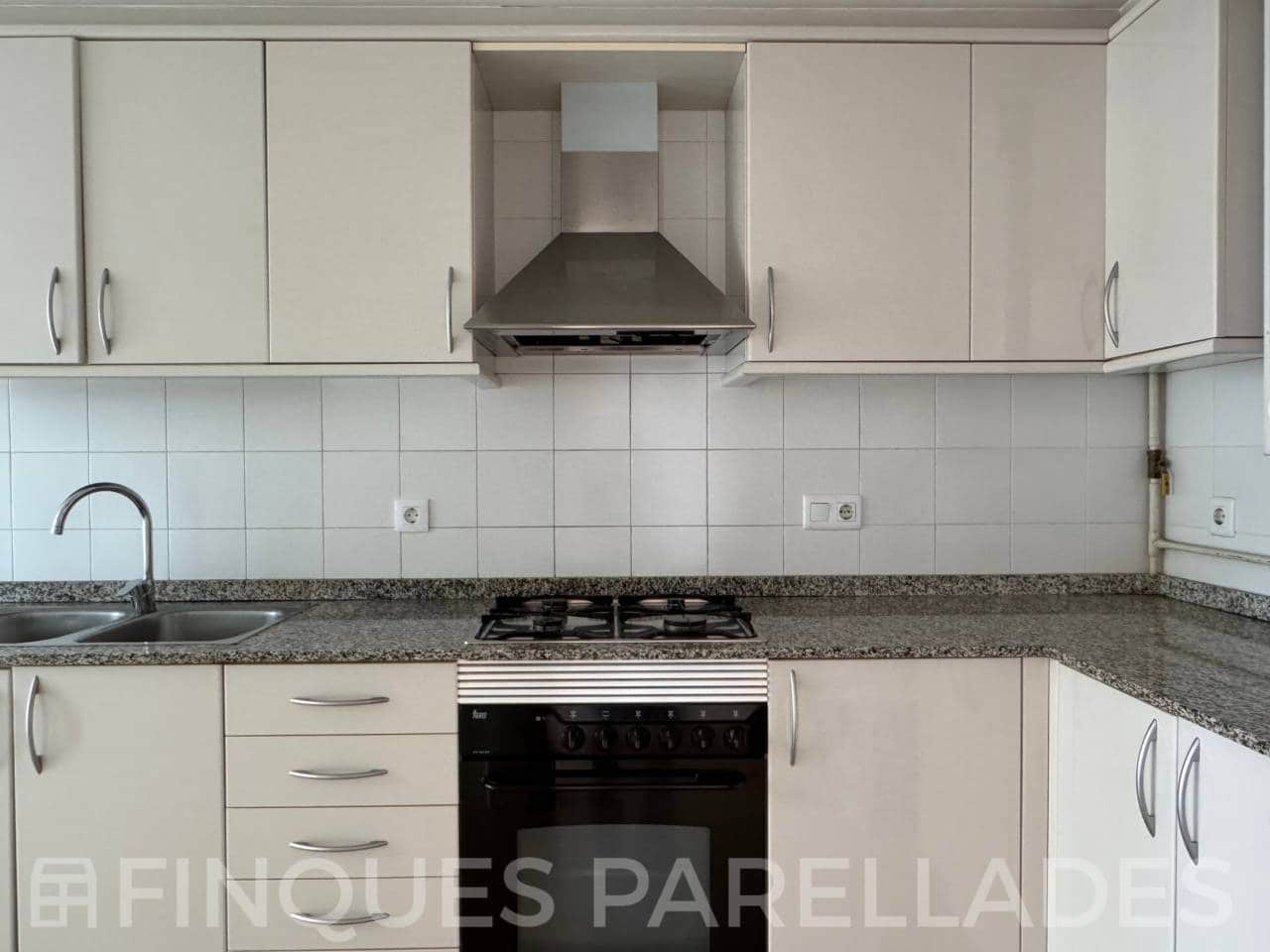 3 bedroom Flat for sale in Sitges with garage - € 540,000 (Ref: 9840015)