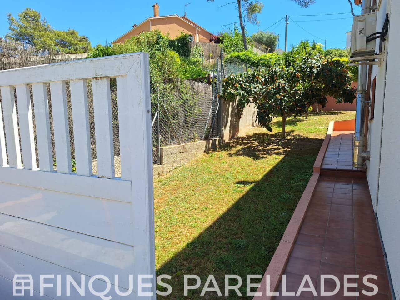 4 bedroom Villa for sale in Olivella with pool garage - € 360,000 (Ref: 9861466)