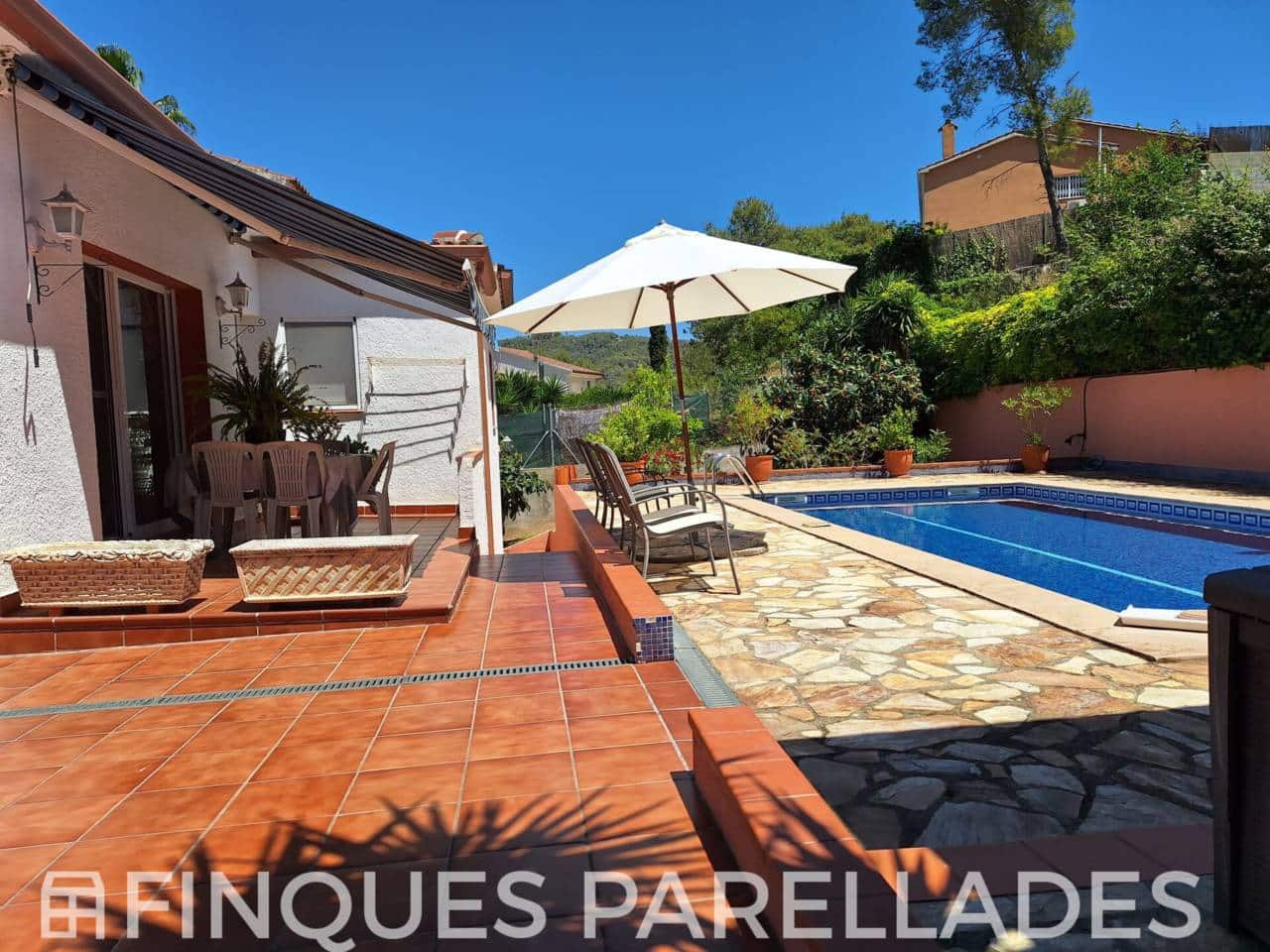 4 bedroom Villa for sale in Olivella with pool garage - € 360,000 (Ref: 9861466)