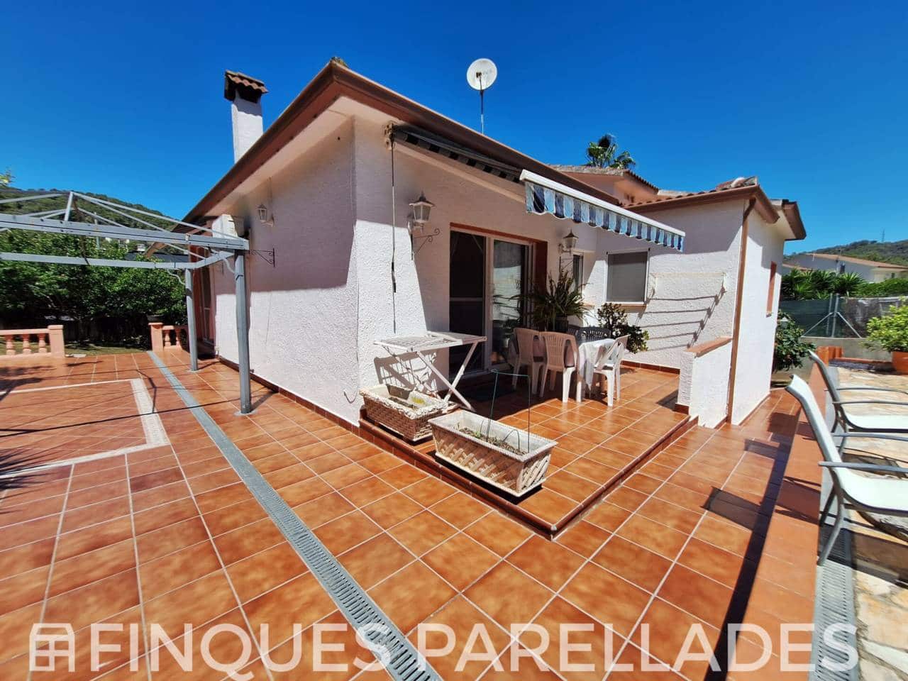 4 bedroom Villa for sale in Olivella with pool garage - € 360,000 (Ref: 9861466)