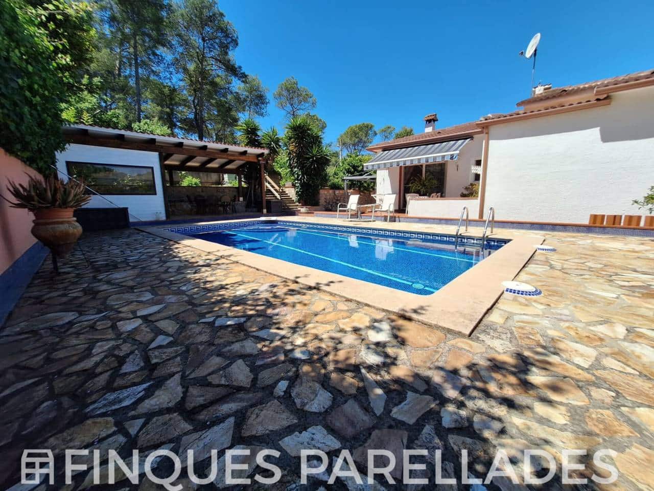 4 bedroom Villa for sale in Olivella with pool garage - € 360,000 (Ref: 9861466)