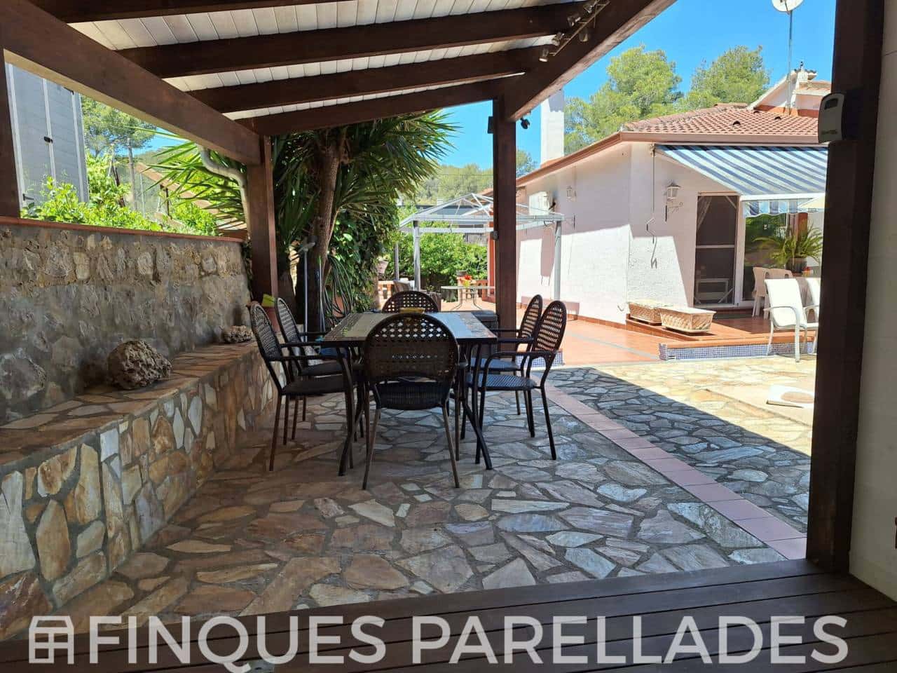 4 bedroom Villa for sale in Olivella with pool garage - € 360,000 (Ref: 9861466)