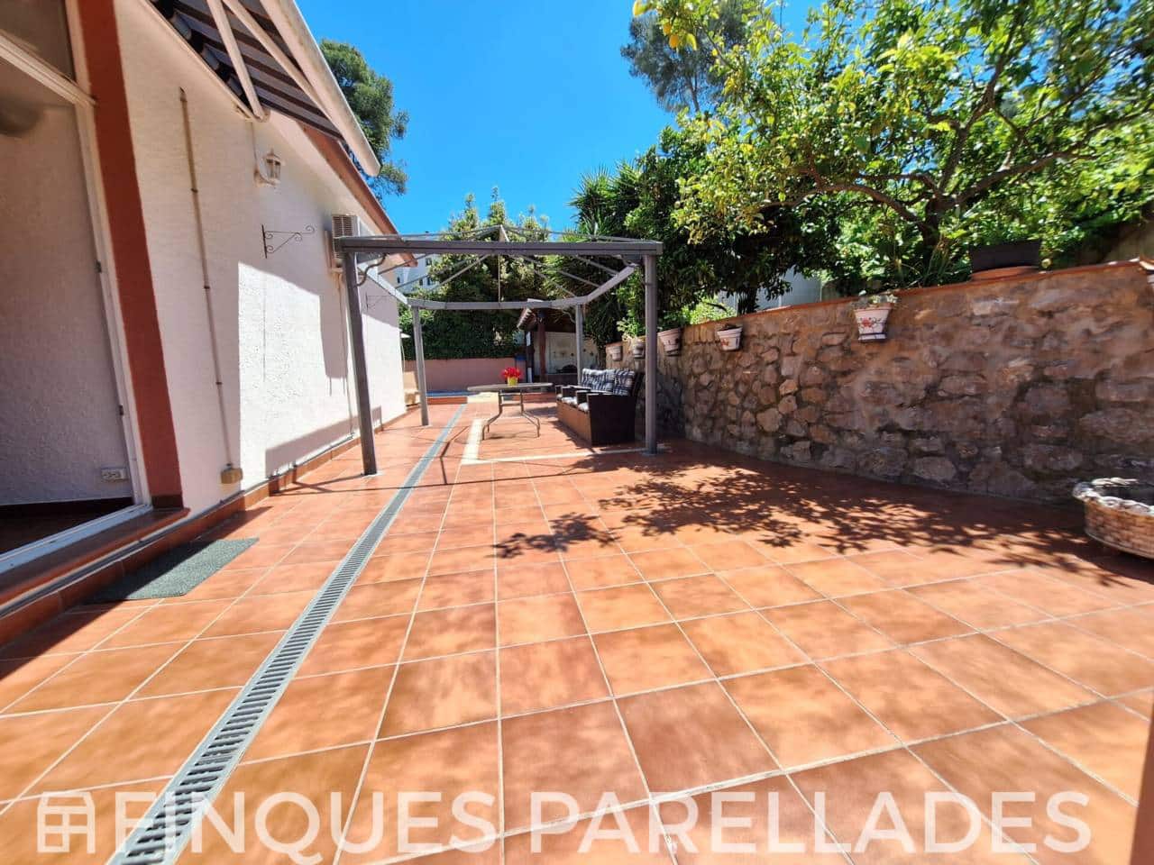 4 bedroom Villa for sale in Olivella with pool garage - € 360,000 (Ref: 9861466)