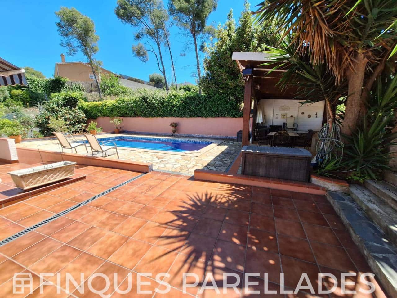4 bedroom Villa for sale in Olivella with pool garage - € 360,000 (Ref: 9861466)