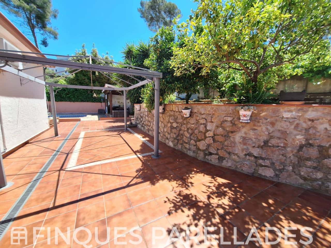4 bedroom Villa for sale in Olivella with pool garage - € 360,000 (Ref: 9861466)