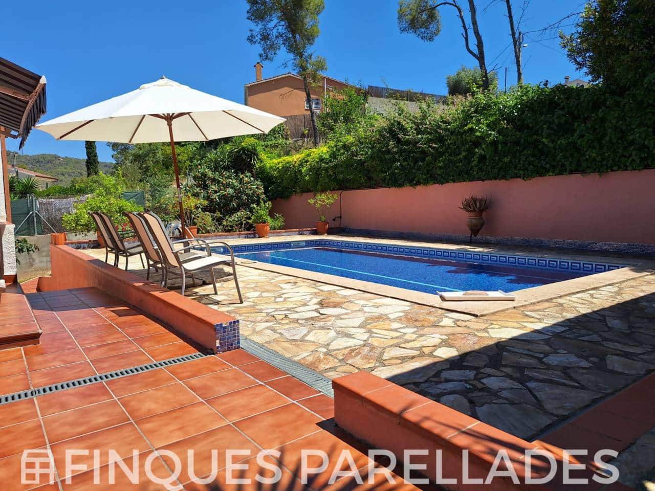 4 bedroom Villa for sale in Olivella with pool garage - € 360,000 (Ref: 9861466)