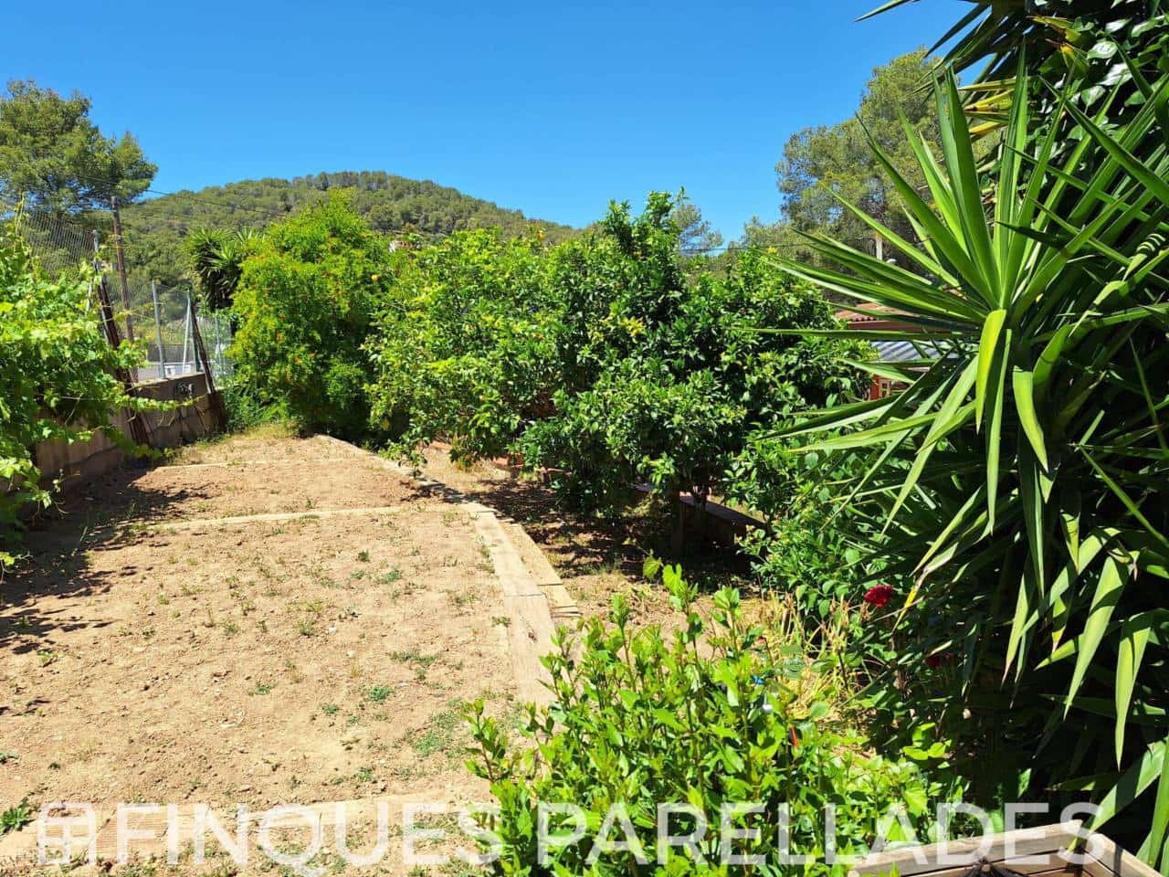 4 bedroom Villa for sale in Olivella with pool garage - € 360,000 (Ref: 9861466)