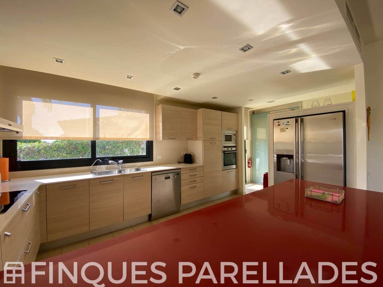 5 bedroom Villa for sale in Sitges with pool garage - € 2,675,000 (Ref: 9926330)