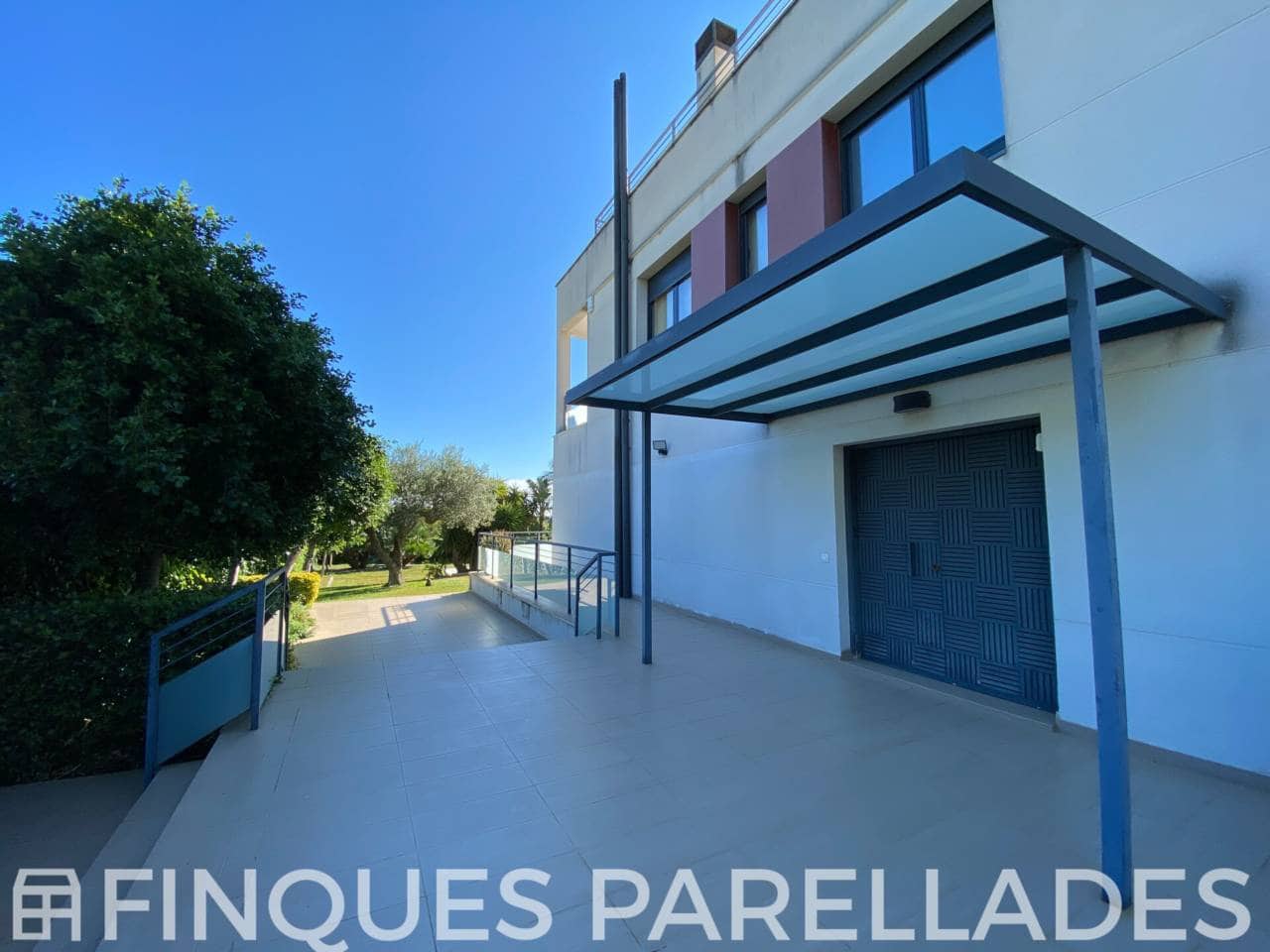 5 bedroom Villa for sale in Sitges with pool garage - € 2,675,000 (Ref: 9926330)