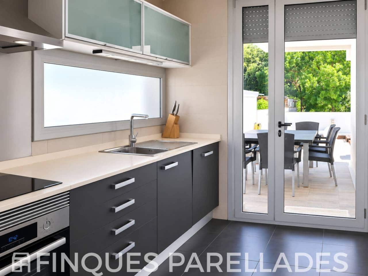 4 chambre Villa/Maison à vendre à Canyelles avec piscine garage - 599 000 € (Ref: 9950908)