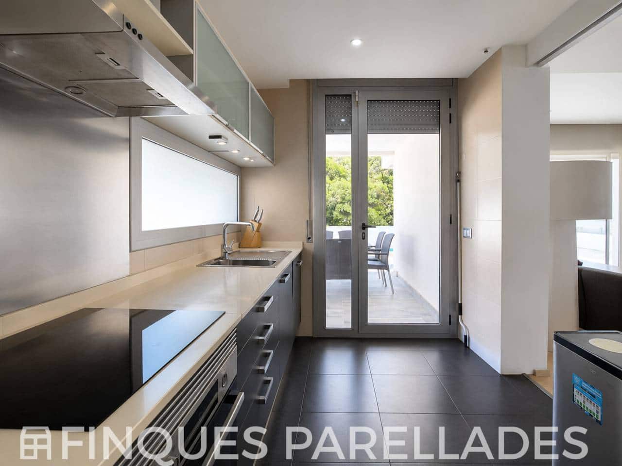 4 chambre Villa/Maison à vendre à Canyelles avec piscine garage - 599 000 € (Ref: 9950908)
