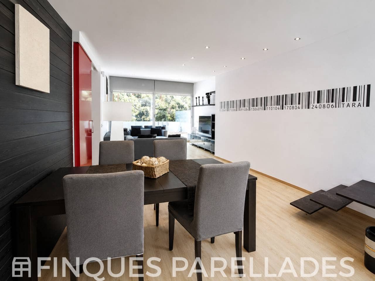 4 chambre Villa/Maison à vendre à Canyelles avec piscine garage - 599 000 € (Ref: 9950908)