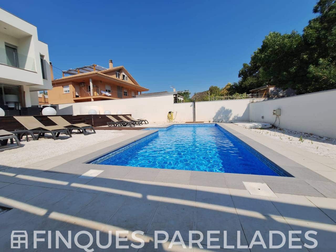 4 chambre Villa/Maison à vendre à Canyelles avec piscine garage - 599 000 € (Ref: 9950908)