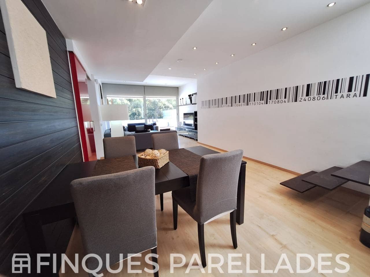 4 chambre Villa/Maison à vendre à Canyelles avec piscine garage - 599 000 € (Ref: 9950908)