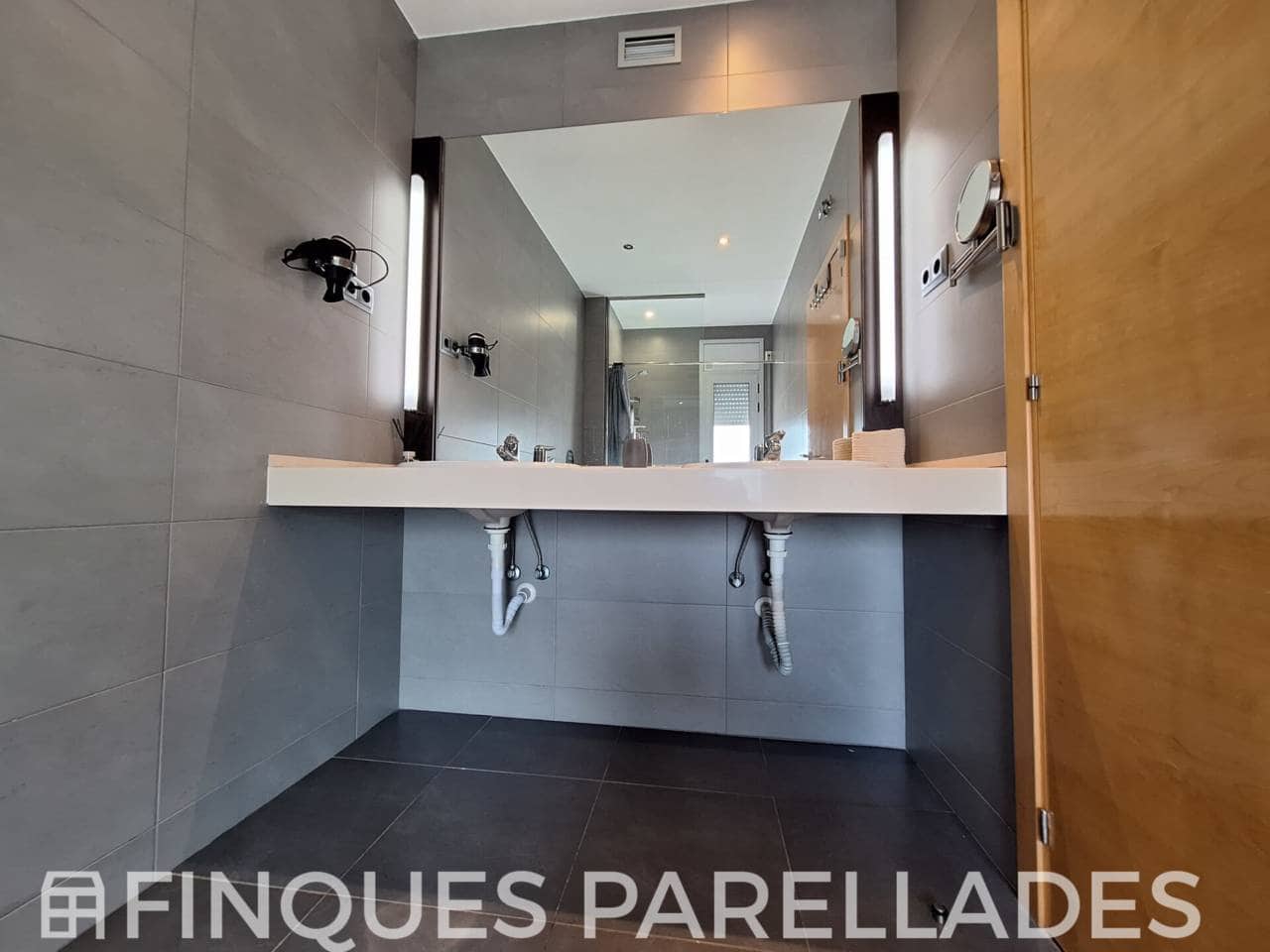 4 chambre Villa/Maison à vendre à Canyelles avec piscine garage - 599 000 € (Ref: 9950908)