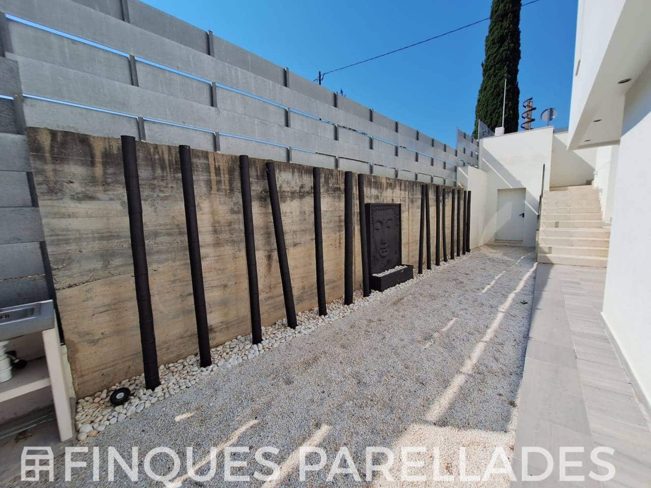 4 chambre Villa/Maison à vendre à Canyelles avec piscine garage - 599 000 € (Ref: 9950908)