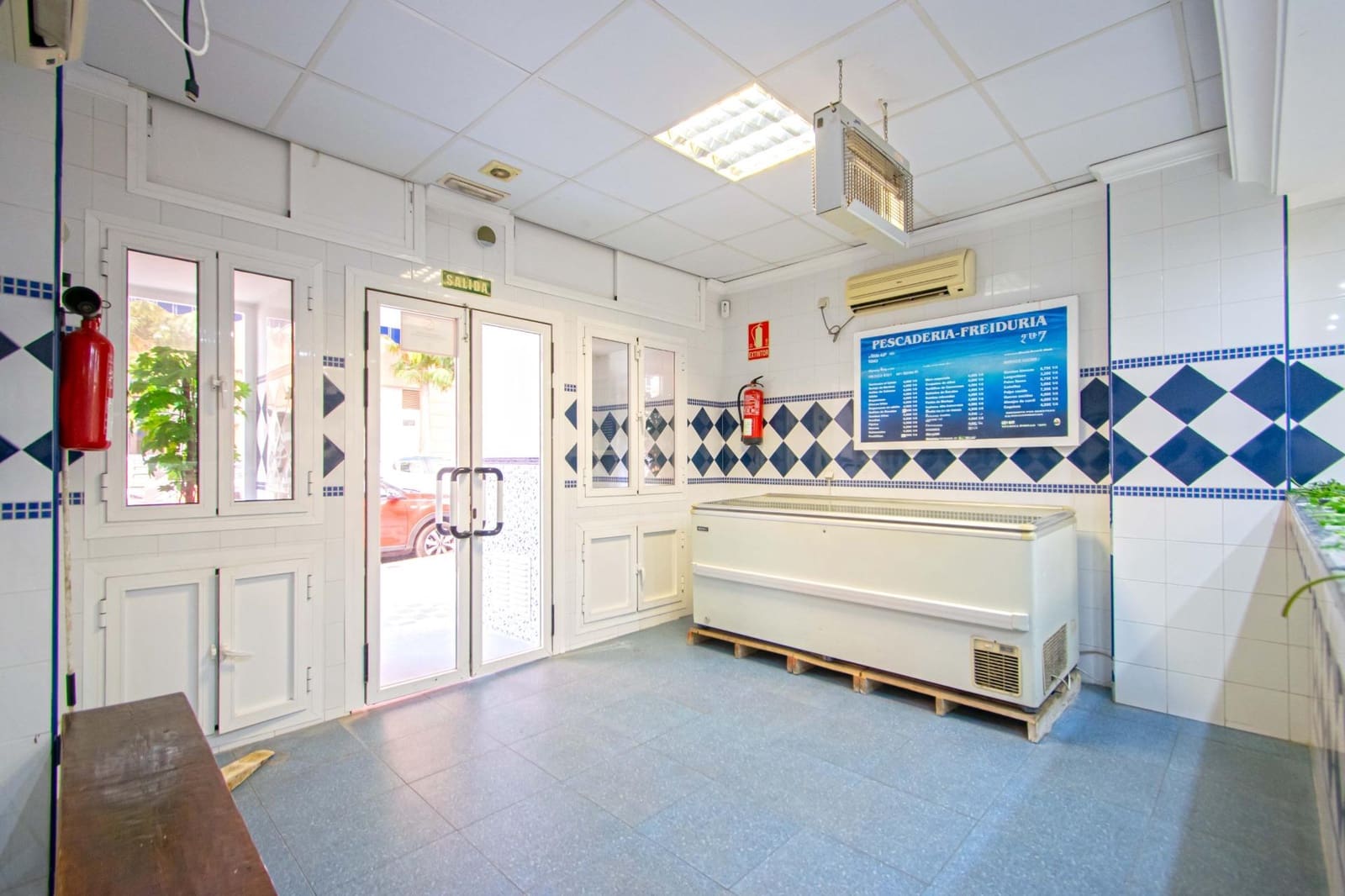 Gewerbe zu verkaufen in Montequinto - 170.000 € (Ref: 10003756)