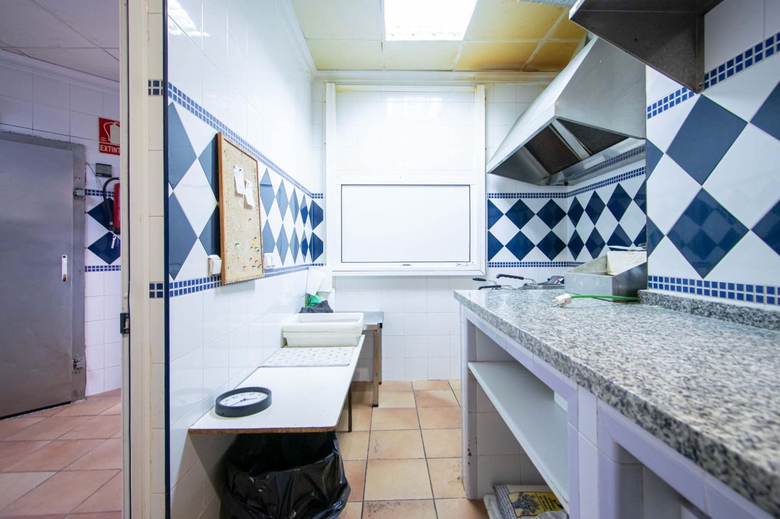 Gewerbe zu verkaufen in Montequinto - 170.000 € (Ref: 10003756)