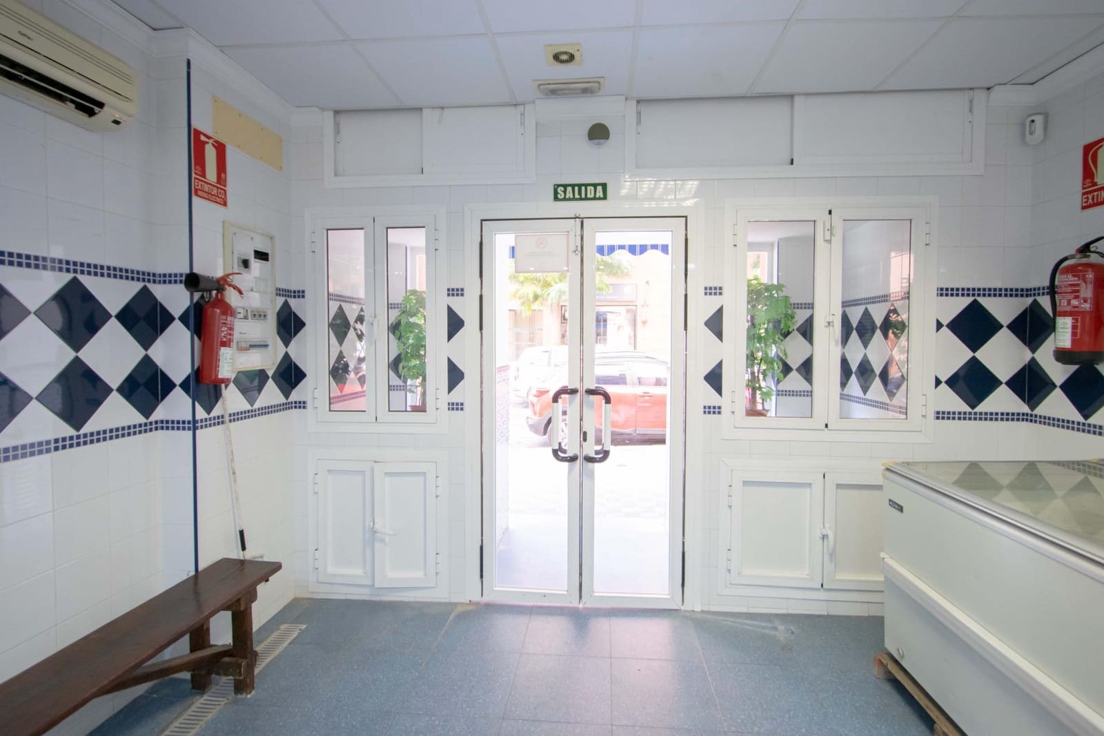 Gewerbe zu verkaufen in Montequinto - 170.000 € (Ref: 10003756)