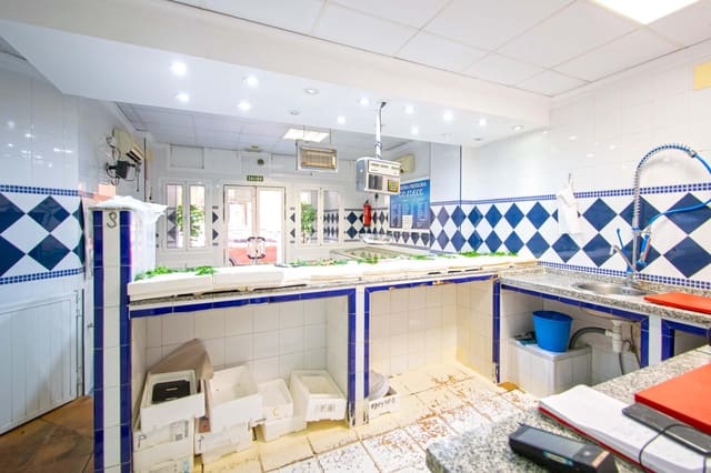Gewerbe zu verkaufen in Montequinto, Dos Hermanas - 170.000 € (Ref: 10003756)