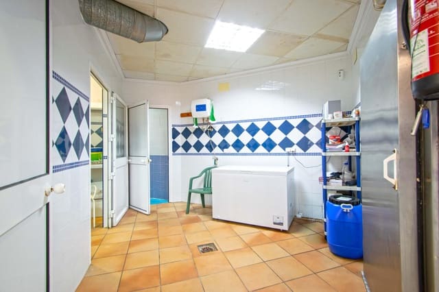 Gewerbe zu verkaufen in Montequinto, Dos Hermanas - 170.000 € (Ref: 10003756)