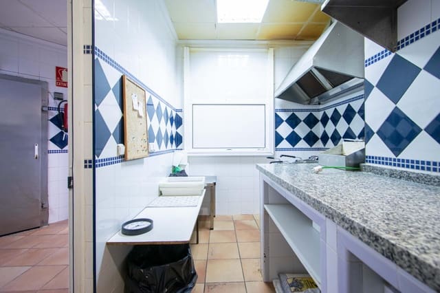 Gewerbe zu verkaufen in Montequinto, Dos Hermanas - 170.000 € (Ref: 10003756)