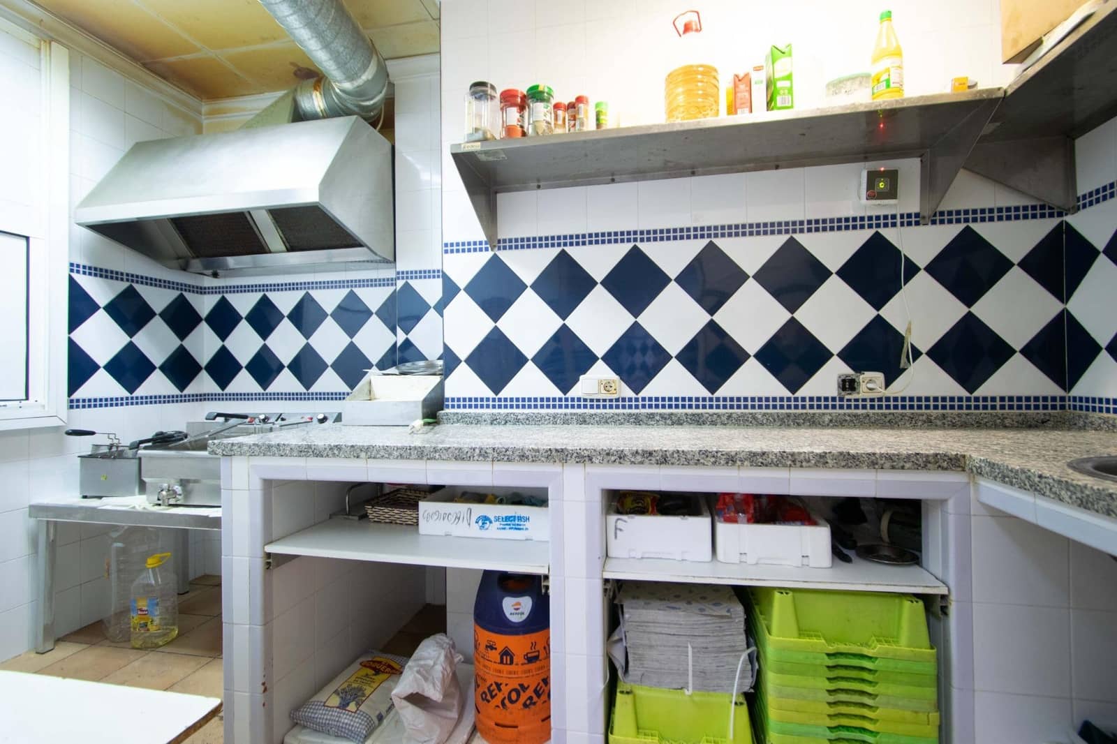 Gewerbe zu verkaufen in Montequinto - 170.000 € (Ref: 10003756)
