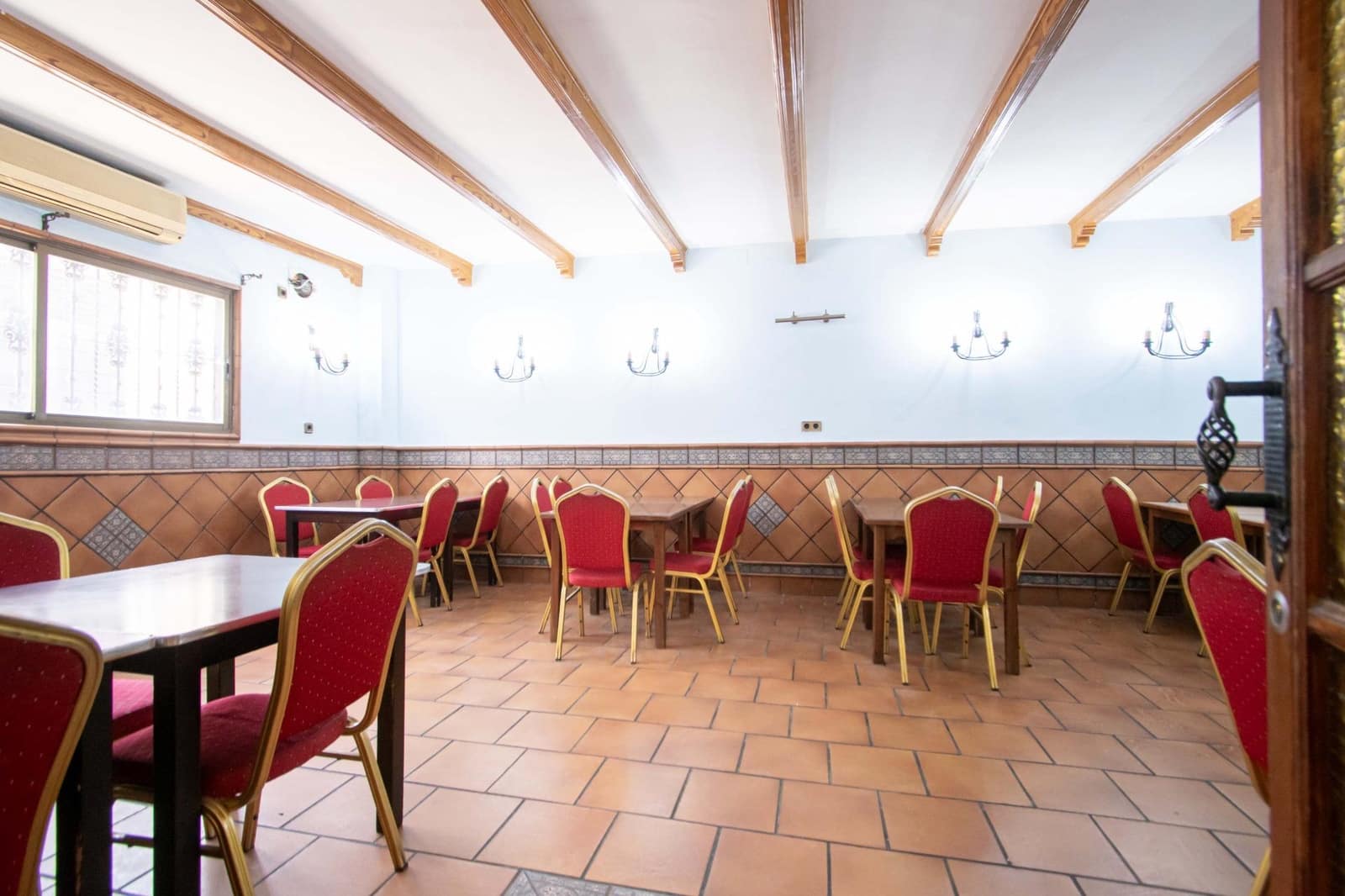 4 bedroom Commercial for sale in Camas - € 395,000 (Ref: 10003757)