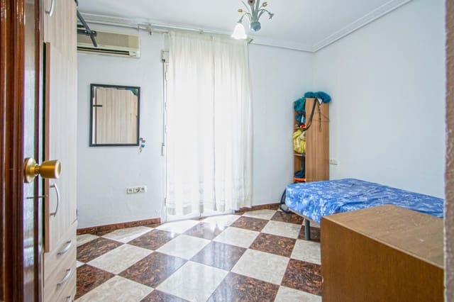 4 bedroom Commercial for sale in Camas - € 395,000 (Ref: 10003757)