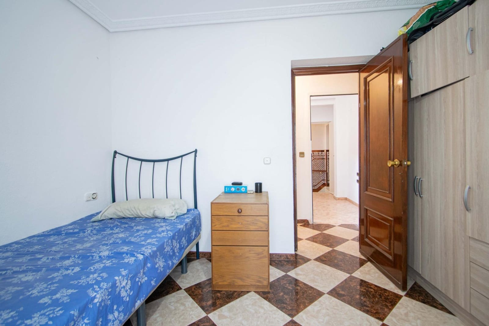4 bedroom Commercial for sale in Camas - € 395,000 (Ref: 10003757)