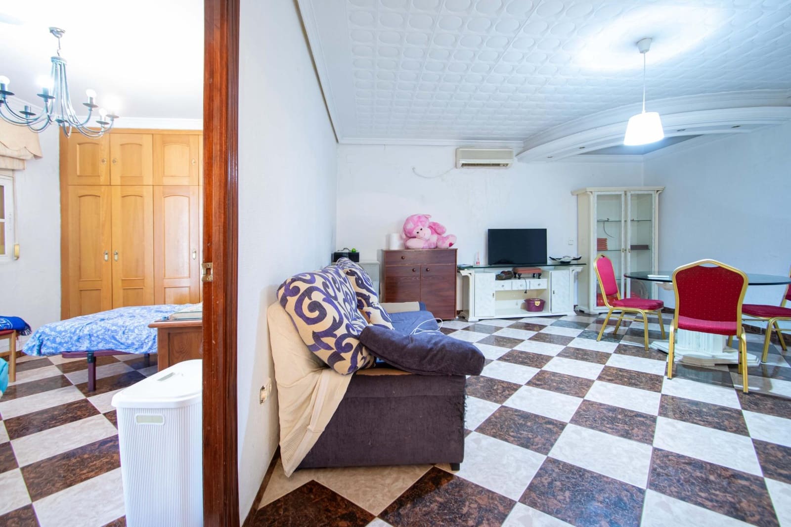 4 bedroom Commercial for sale in Camas - € 395,000 (Ref: 10003757)