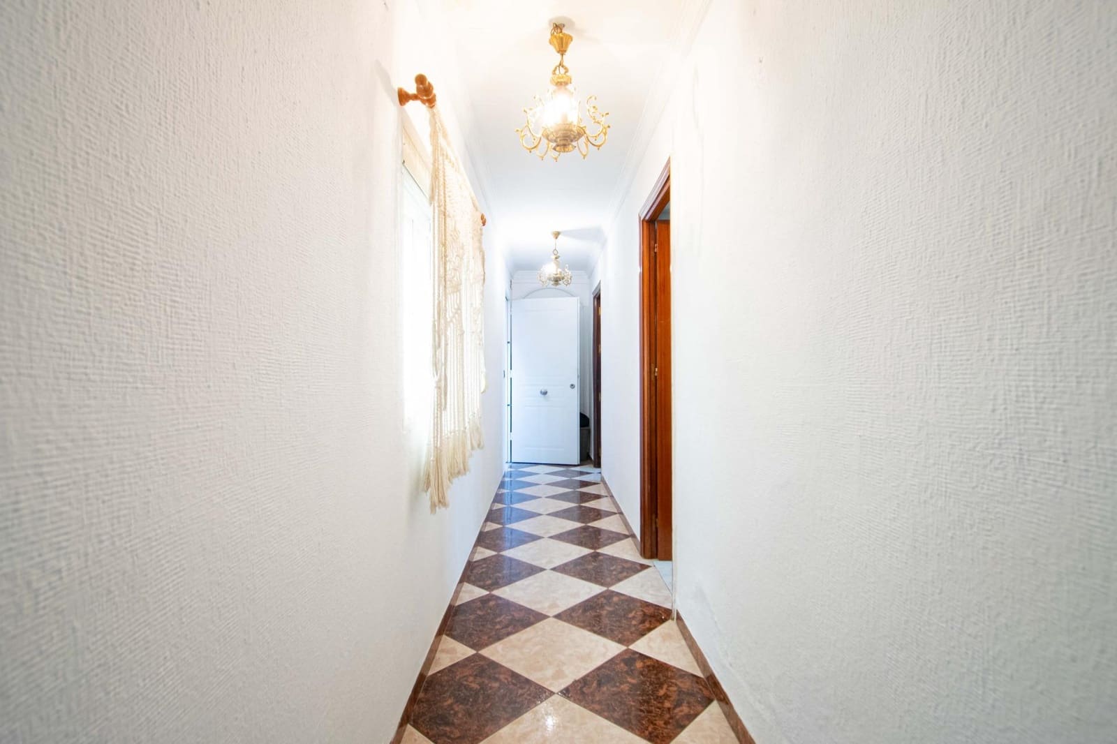4 bedroom Commercial for sale in Camas - € 395,000 (Ref: 10003757)