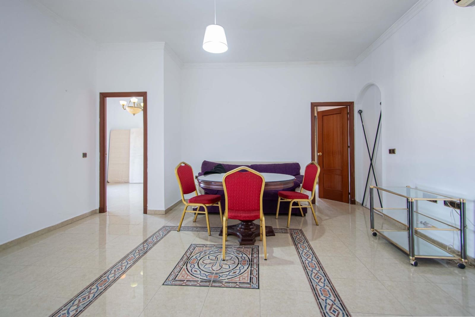 4 bedroom Commercial for sale in Camas - € 395,000 (Ref: 10003757)