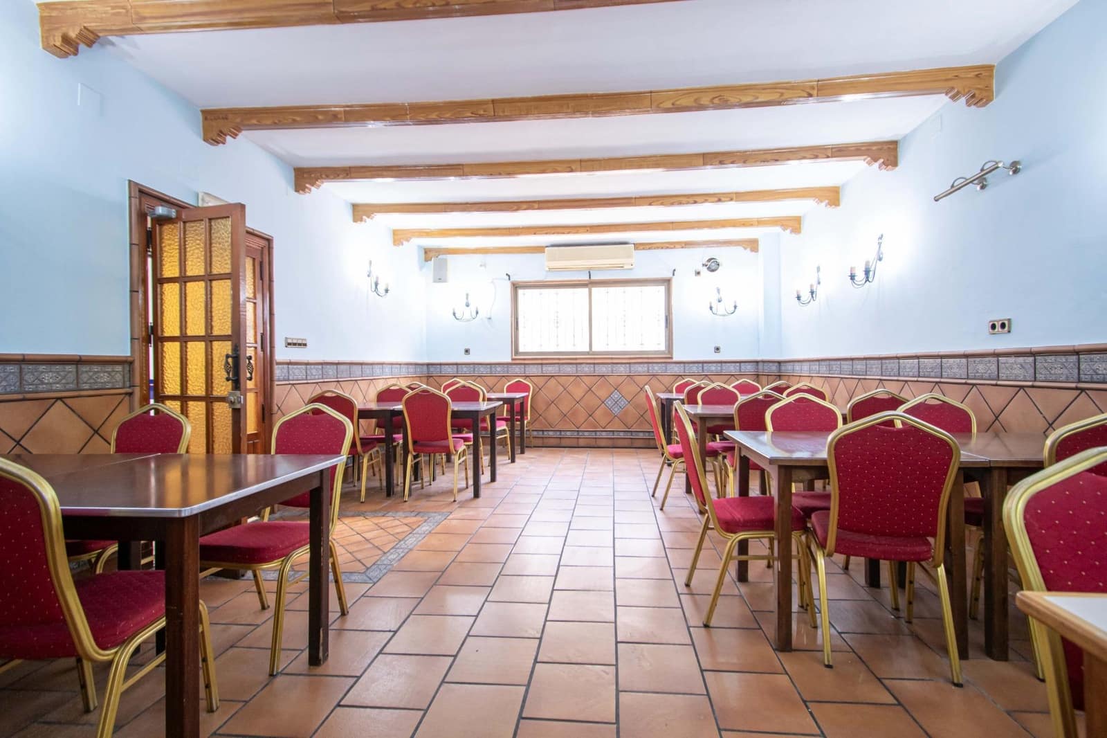 4 bedroom Commercial for sale in Camas - € 395,000 (Ref: 10003757)