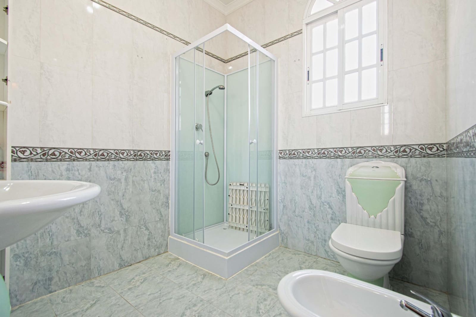 4 bedroom Commercial for sale in Camas - € 395,000 (Ref: 10003757)