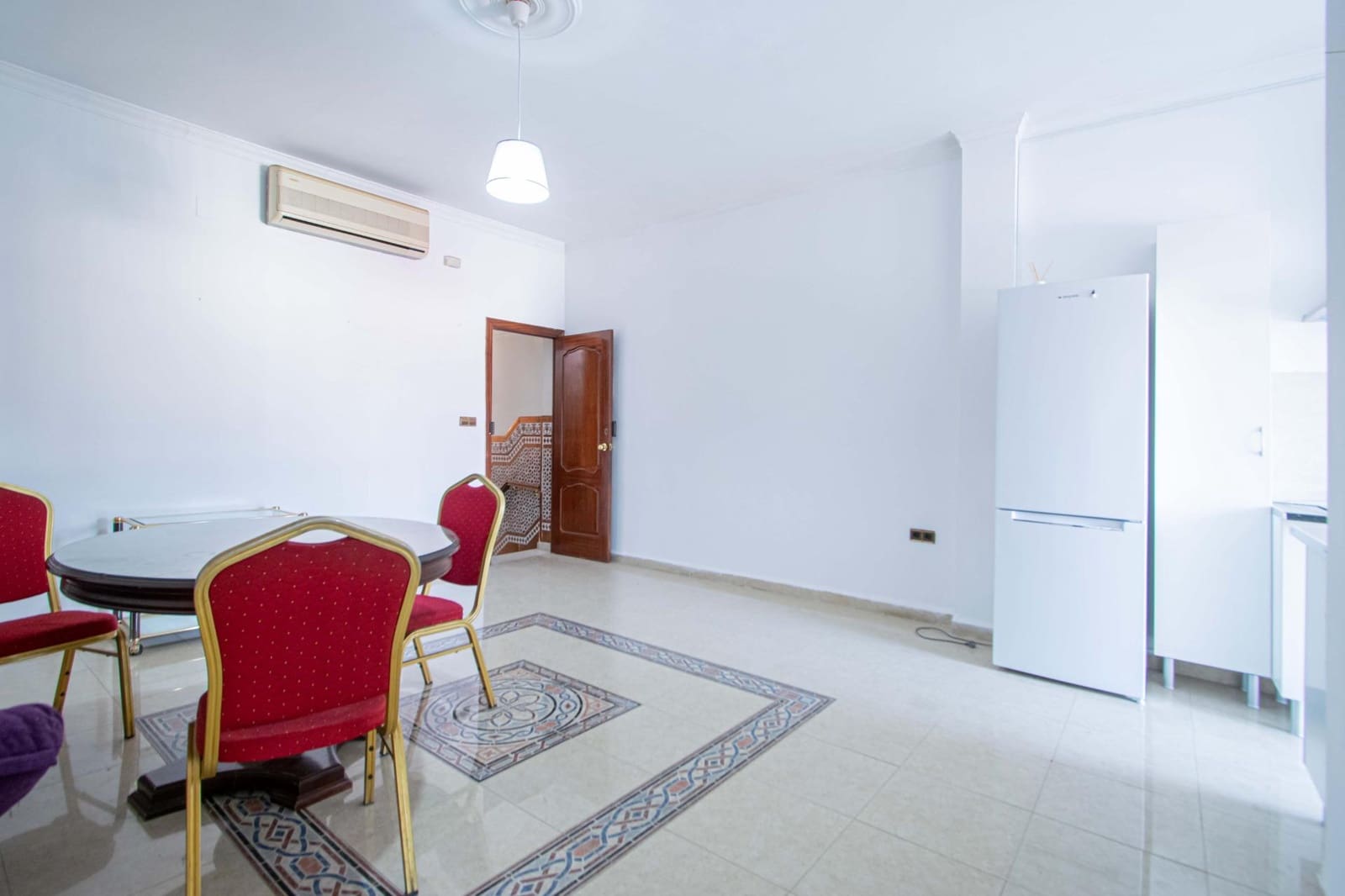 4 bedroom Commercial for sale in Camas - € 395,000 (Ref: 10003757)