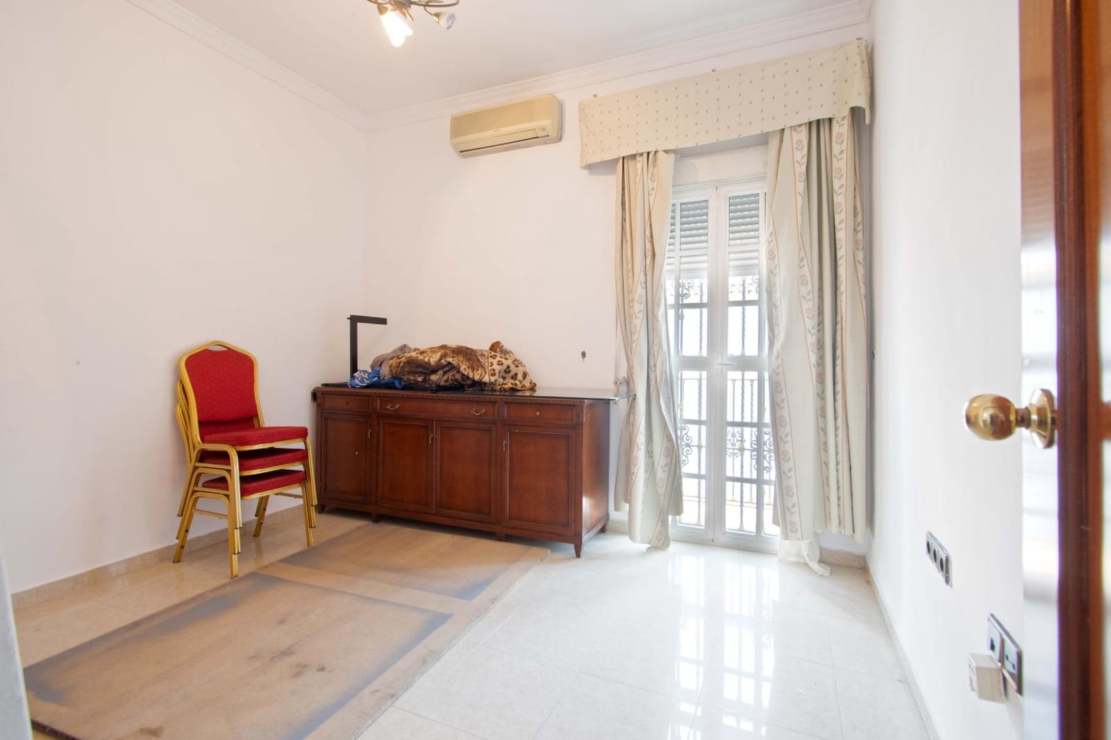 4 bedroom Commercial for sale in Camas - € 395,000 (Ref: 10003757)