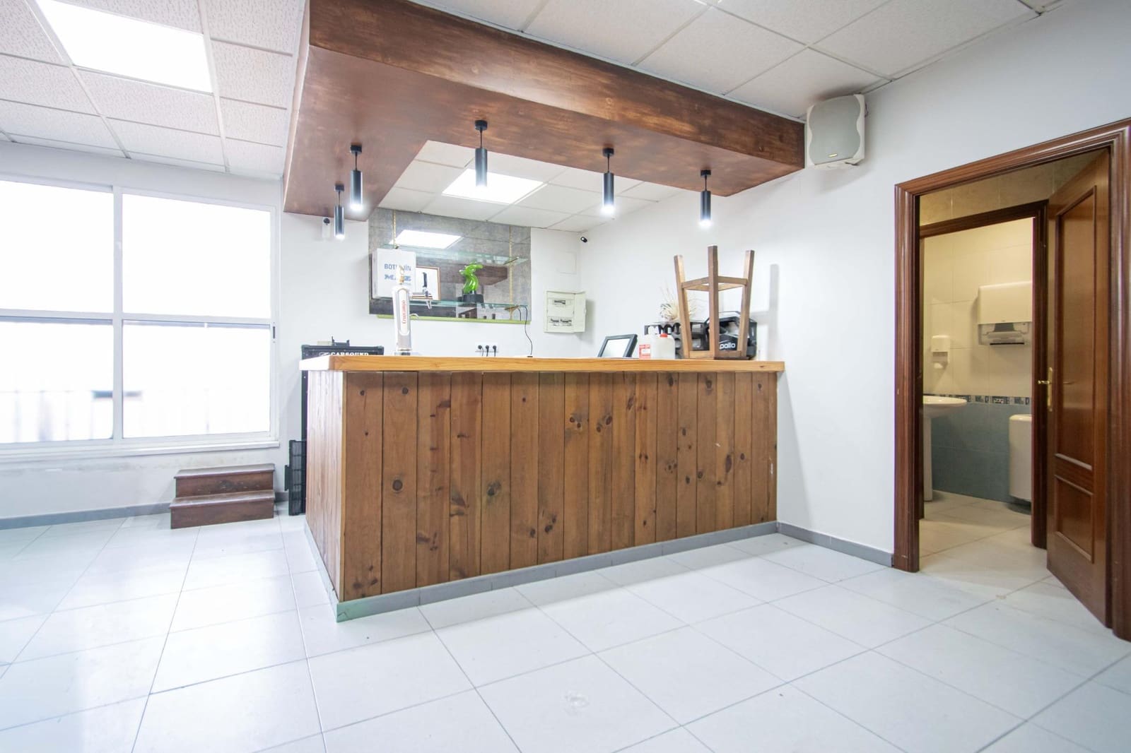 4 bedroom Commercial for sale in Camas - € 395,000 (Ref: 10003757)