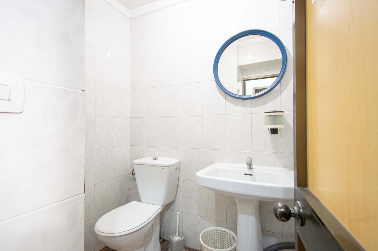 4 bedroom Commercial for sale in Camas - € 395,000 (Ref: 10003757)