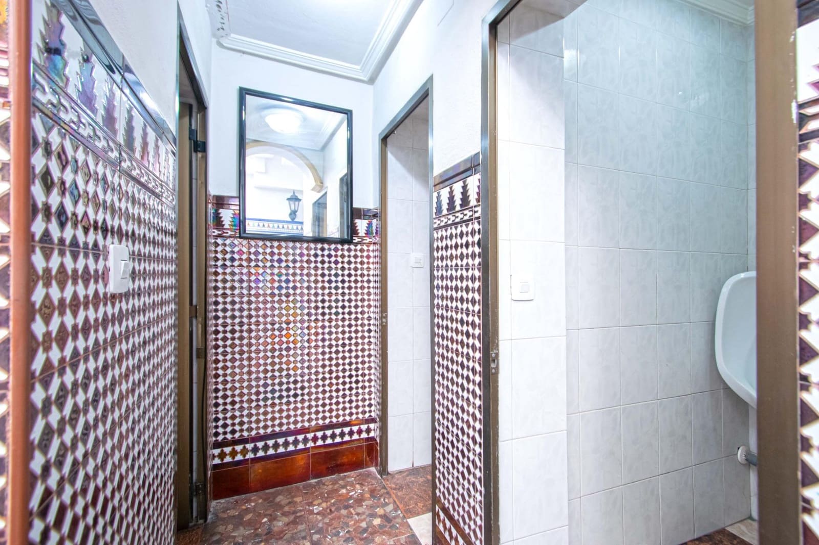 4 bedroom Commercial for sale in Camas - € 395,000 (Ref: 10003757)