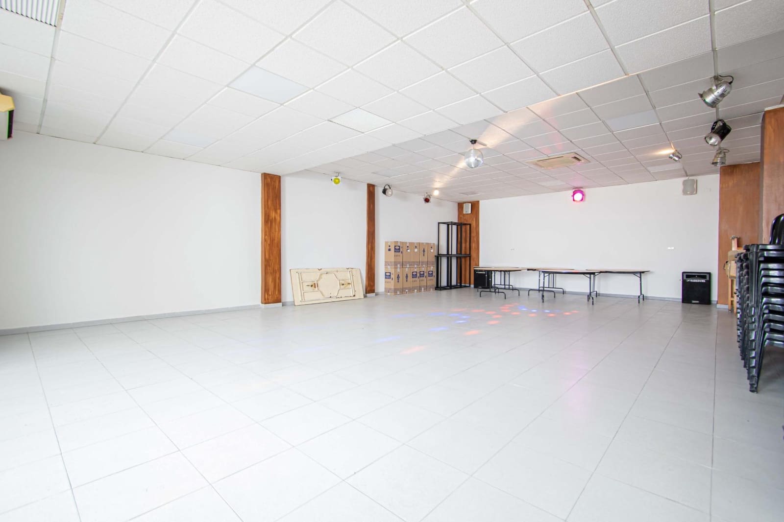 4 bedroom Commercial for sale in Camas - € 395,000 (Ref: 10003757)
