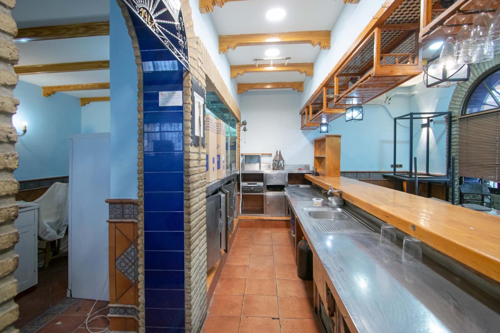 4 bedroom Commercial for sale in Camas - € 395,000 (Ref: 10003757)