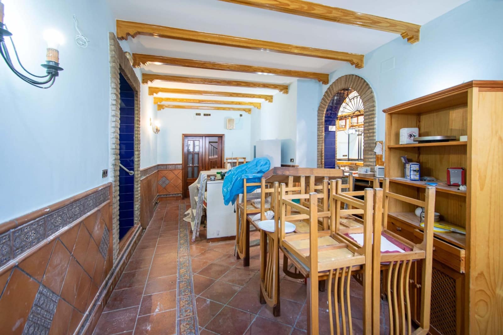 4 bedroom Commercial for sale in Camas - € 395,000 (Ref: 10003757)