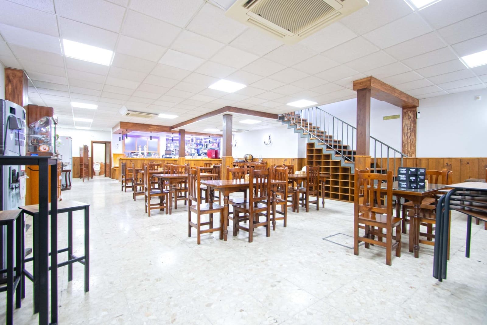 4 bedroom Commercial for sale in Camas - € 395,000 (Ref: 10003757)