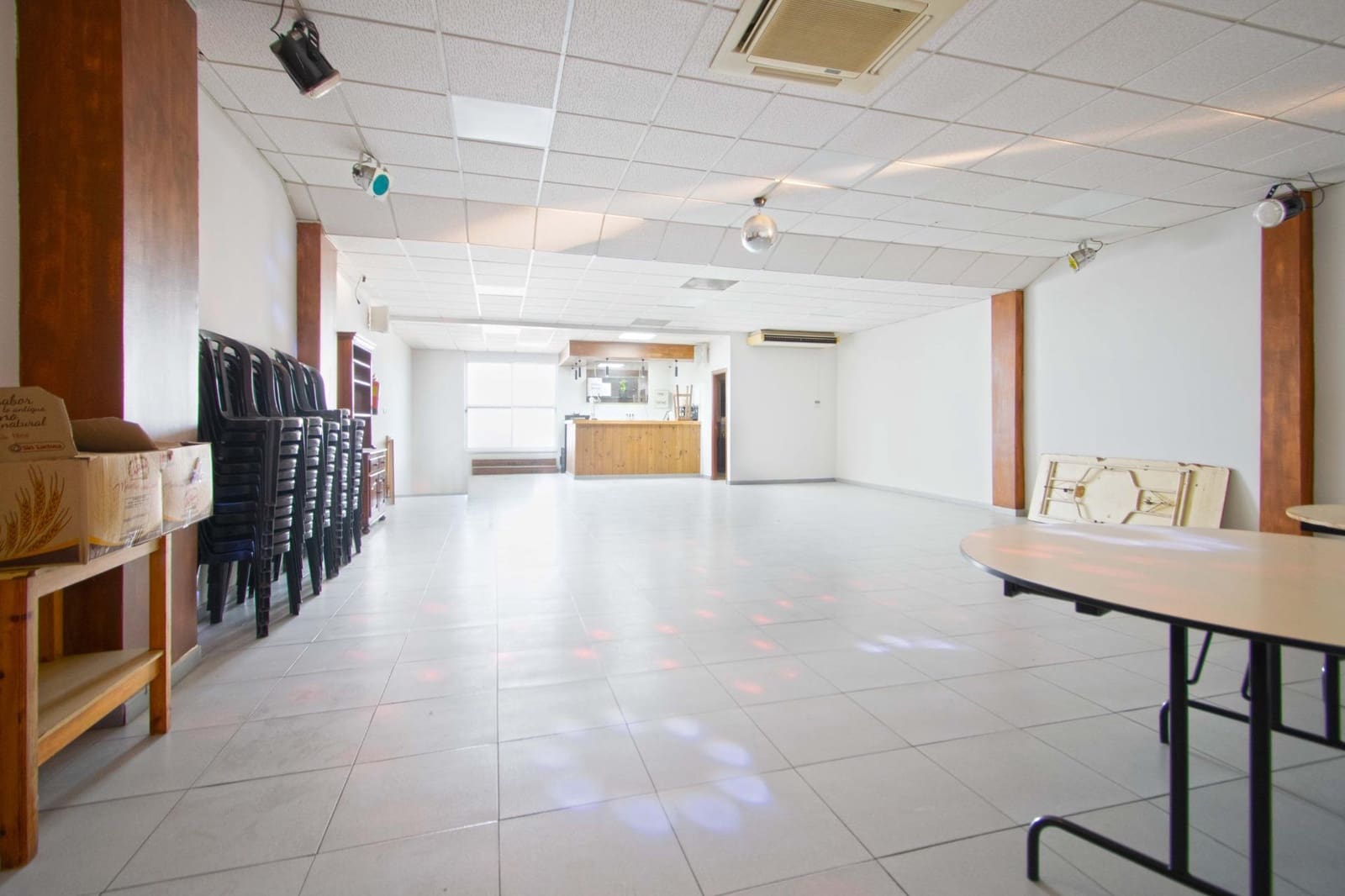 4 bedroom Commercial for sale in Camas - € 395,000 (Ref: 10003757)