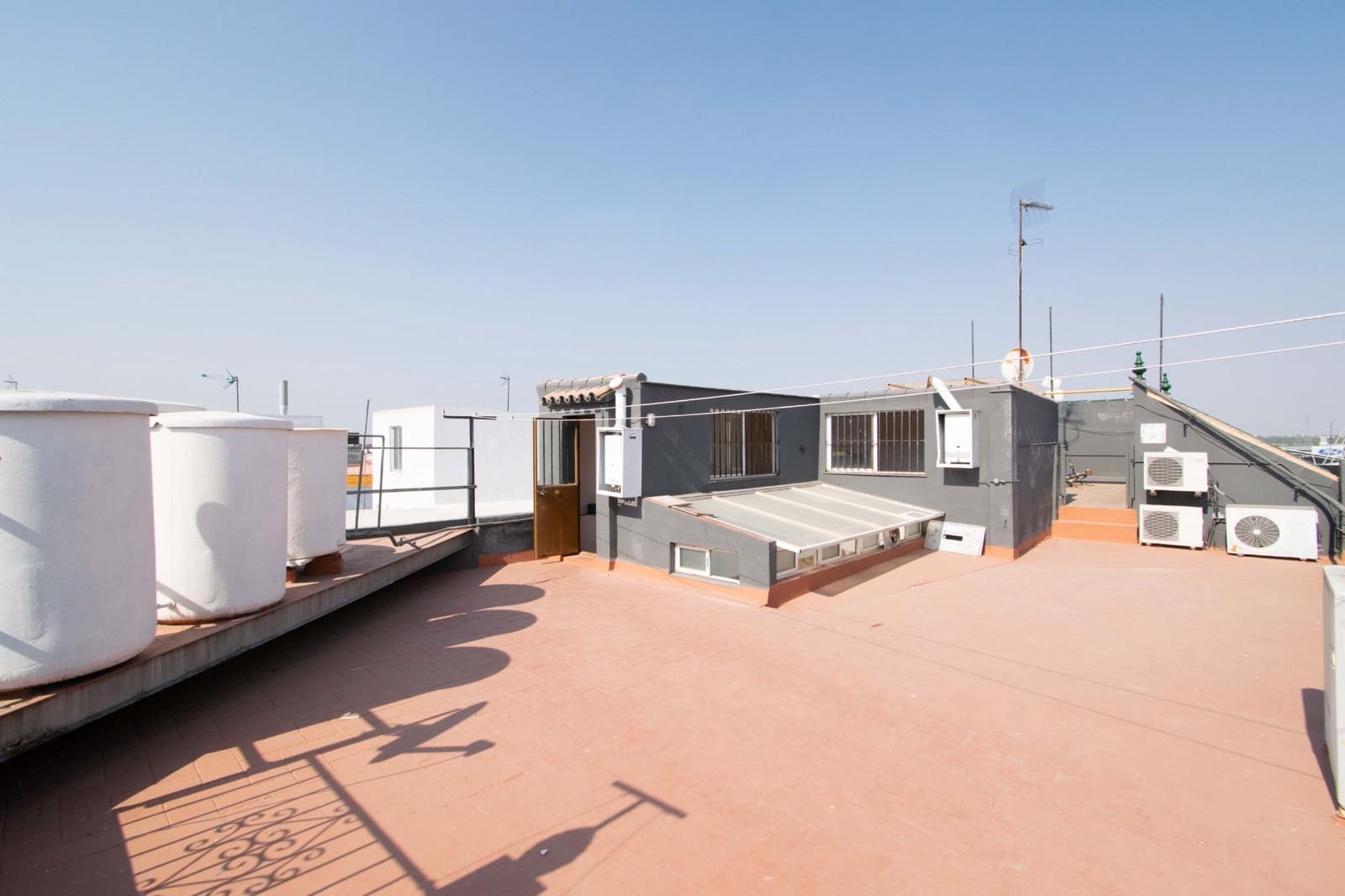 4 bedroom Commercial for sale in Camas - € 395,000 (Ref: 10003757)