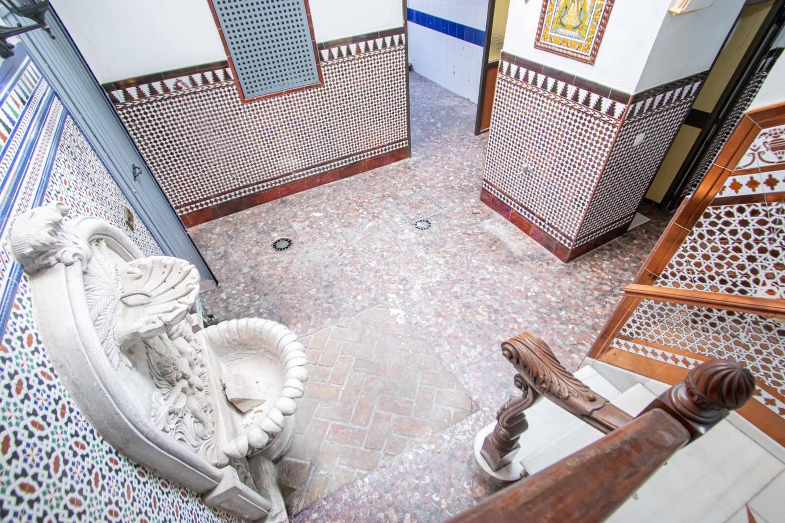 4 bedroom Commercial for sale in Camas - € 395,000 (Ref: 10003757)